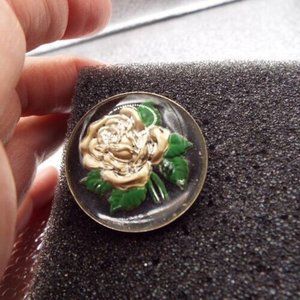 VINTAGE 1950'S ESTATE 3-D WHITE ROSE GLASS BUBBLE ROUND PIN 59